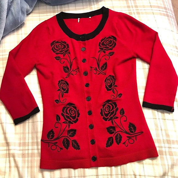 Unique Vintage Sweaters - Vintage 1950s Dita Von Teese STYLE Cardigan Sweater Red & Black Floral Roses XS